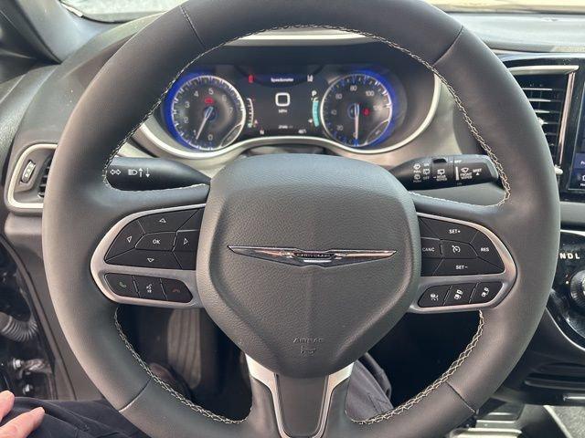used 2025 Chrysler Pacifica car, priced at $32,891