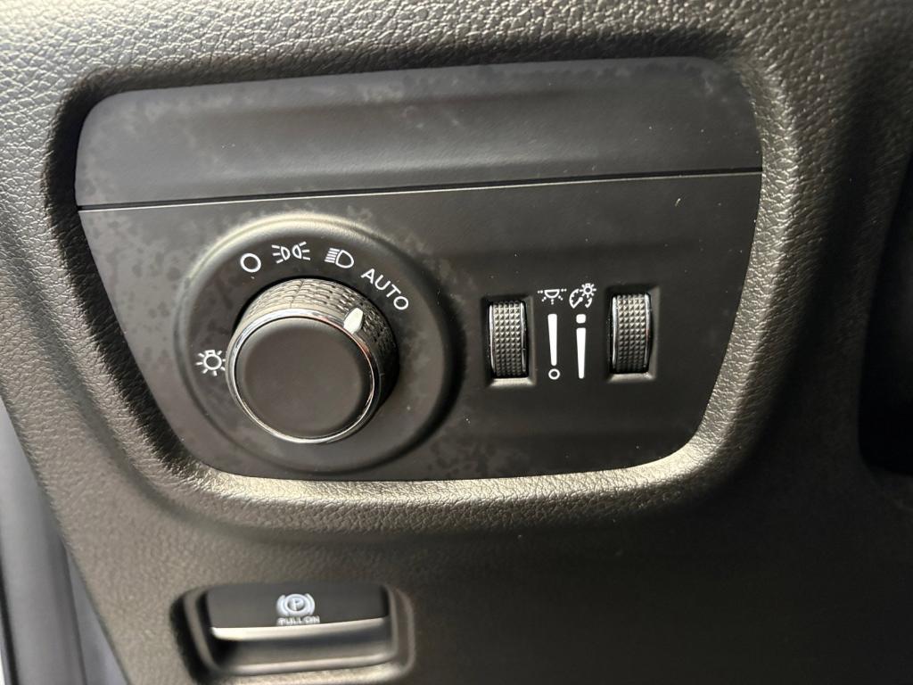 used 2023 Jeep Grand Cherokee car, priced at $29,399