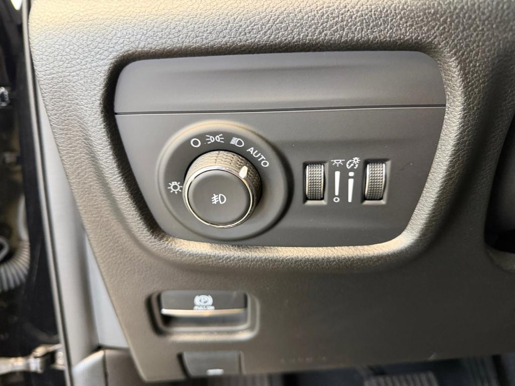 used 2023 Jeep Grand Cherokee car, priced at $35,693