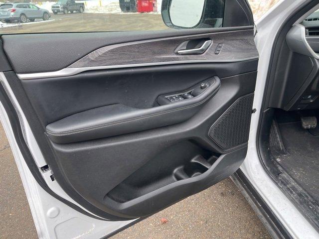 used 2023 Jeep Grand Cherokee car, priced at $35,990