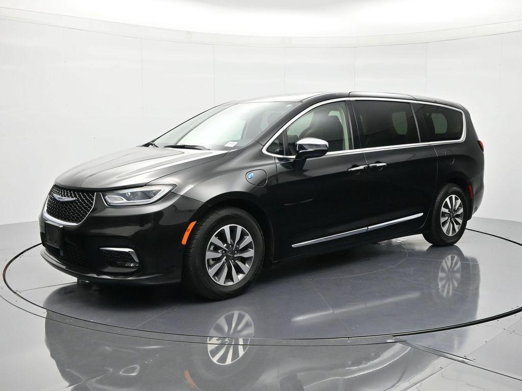 used 2023 Chrysler Pacifica Hybrid car, priced at $23,422