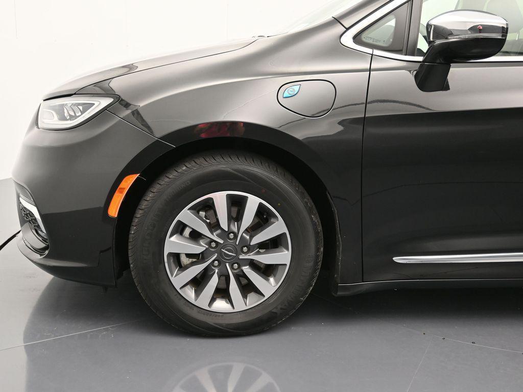 used 2023 Chrysler Pacifica Hybrid car, priced at $24,422