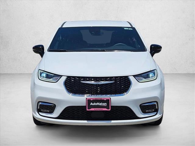 used 2025 Chrysler Pacifica car, priced at $31,816