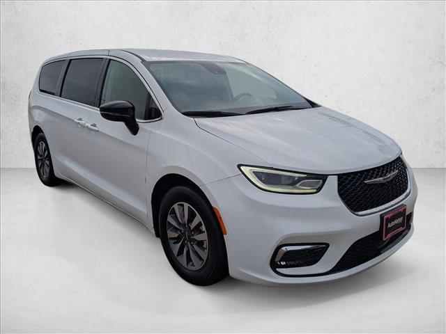 used 2024 Chrysler Pacifica Hybrid car, priced at $28,294