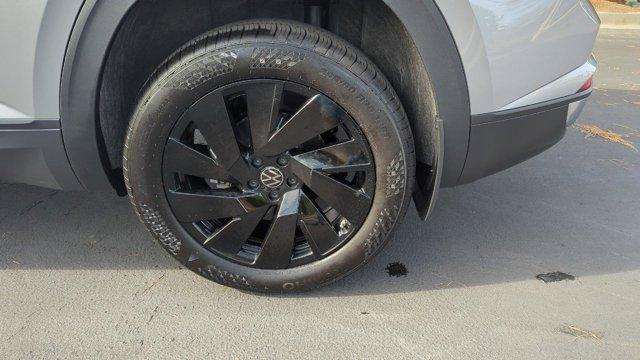 new 2026 Volkswagen Atlas Cross Sport car, priced at $43,769