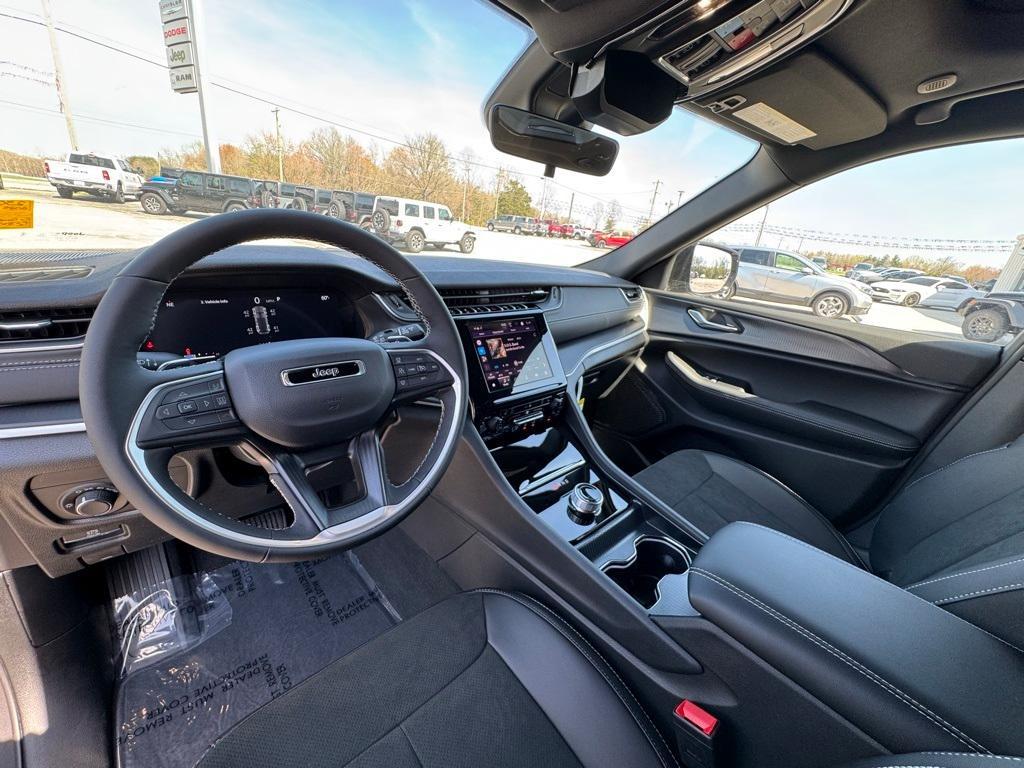 new 2025 Jeep Grand Cherokee car, priced at $46,939