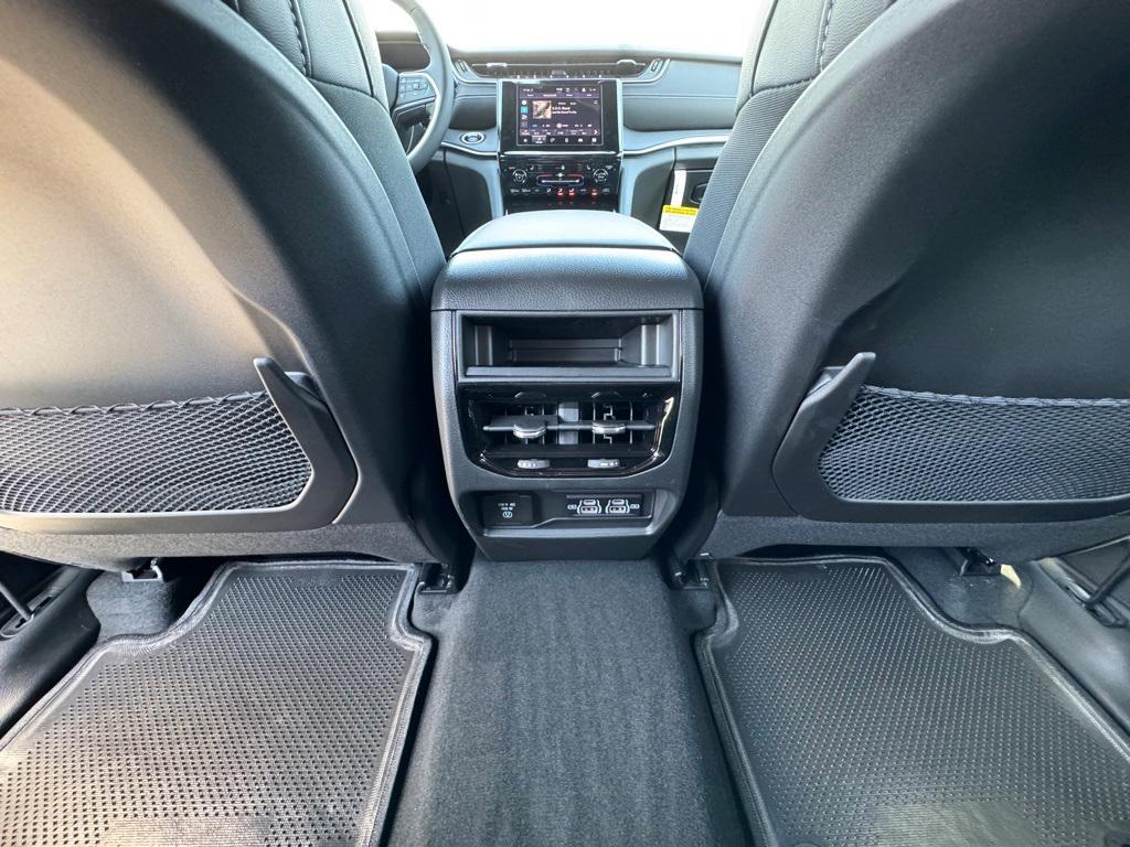 new 2025 Jeep Grand Cherokee car, priced at $46,939