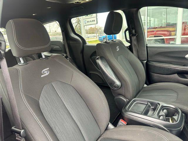 used 2021 Chrysler Pacifica car, priced at $16,376