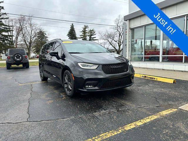 used 2021 Chrysler Pacifica car, priced at $15,808