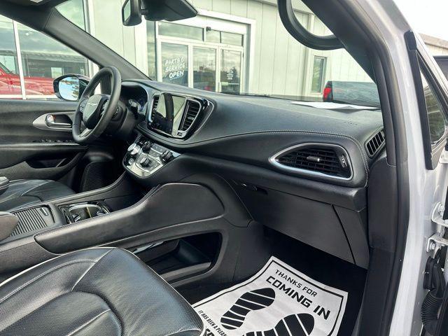 used 2025 Chrysler Pacifica car, priced at $35,997