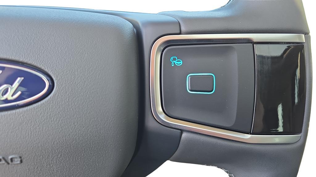 new 2025 Ford Expedition car, priced at $65,035