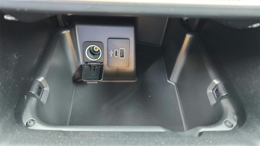 new 2025 Ford Explorer car, priced at $33,246