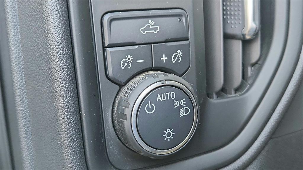 used 2025 Chevrolet Silverado 1500 car, priced at $39,988