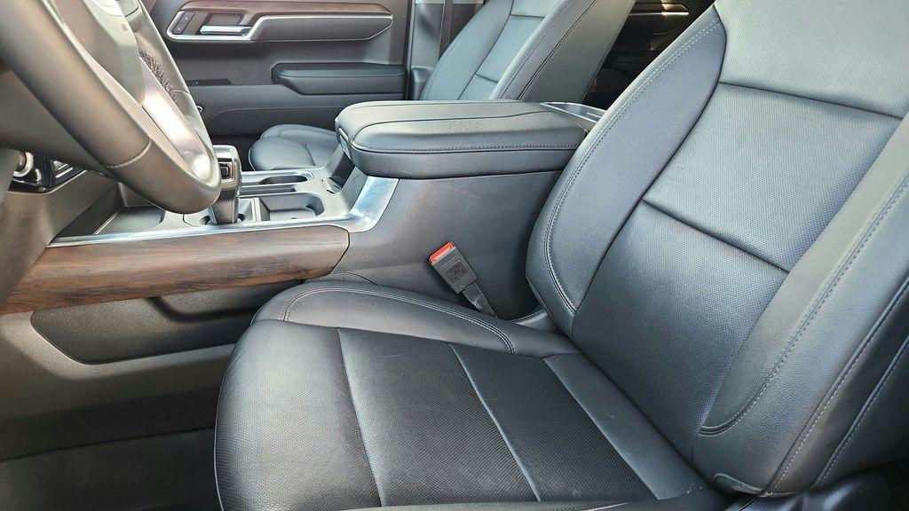 used 2024 GMC Sierra 1500 car, priced at $43,000