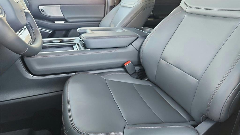 new 2025 Ford Expedition Max car, priced at $66,432