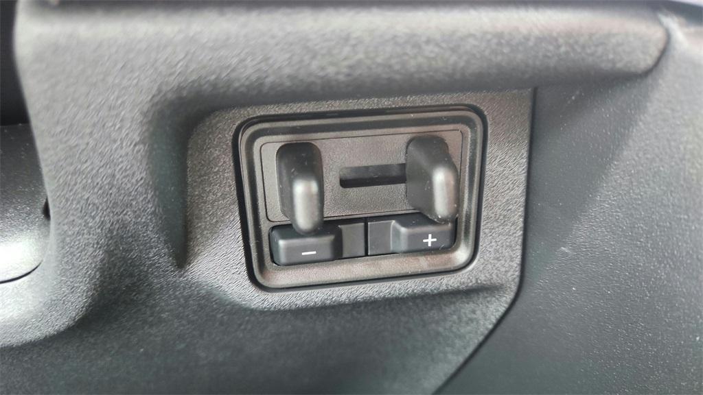 new 2025 Ford Expedition car, priced at $71,871