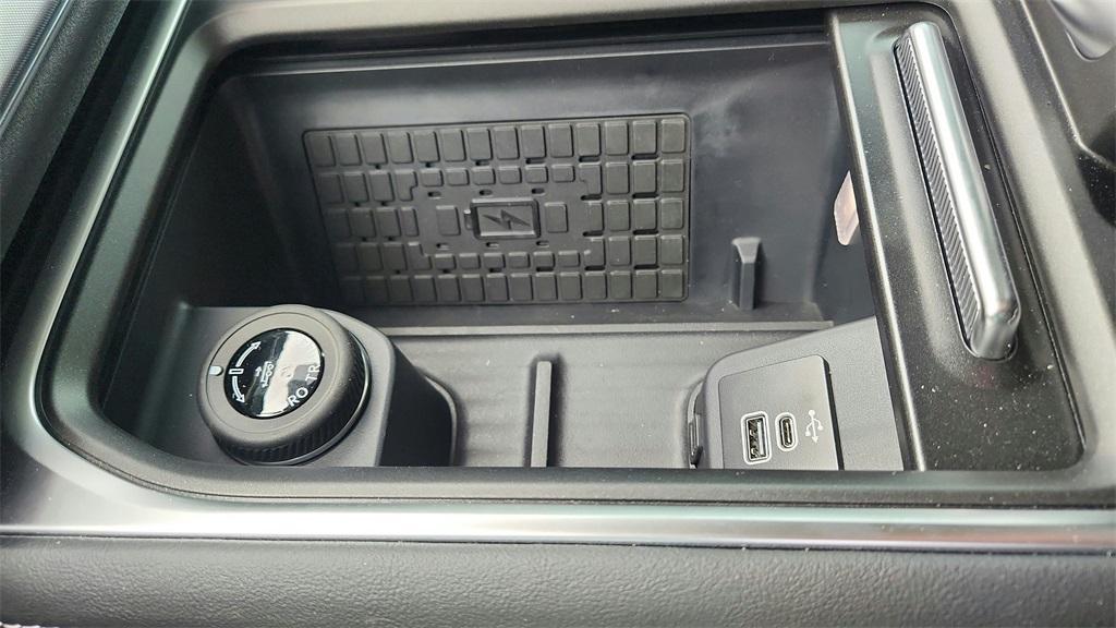 new 2025 Ford Expedition car, priced at $71,871