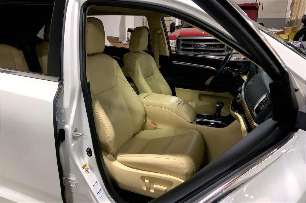 used 2019 Toyota Highlander car, priced at $30,497