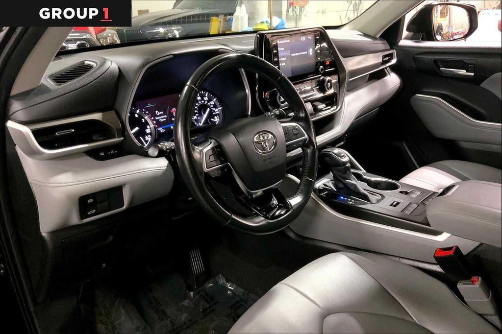used 2021 Toyota Highlander car, priced at $34,377