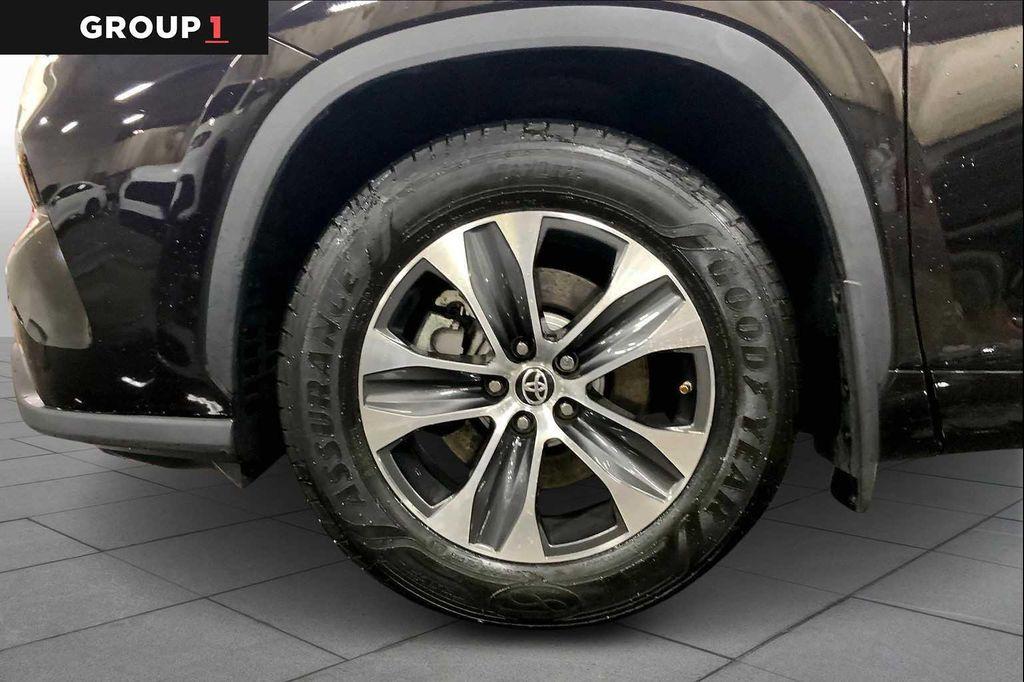 used 2021 Toyota Highlander car, priced at $34,377