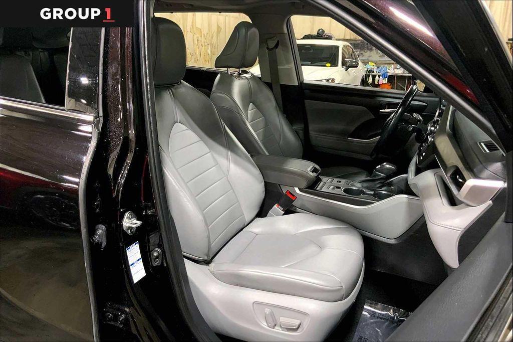 used 2021 Toyota Highlander car, priced at $34,377