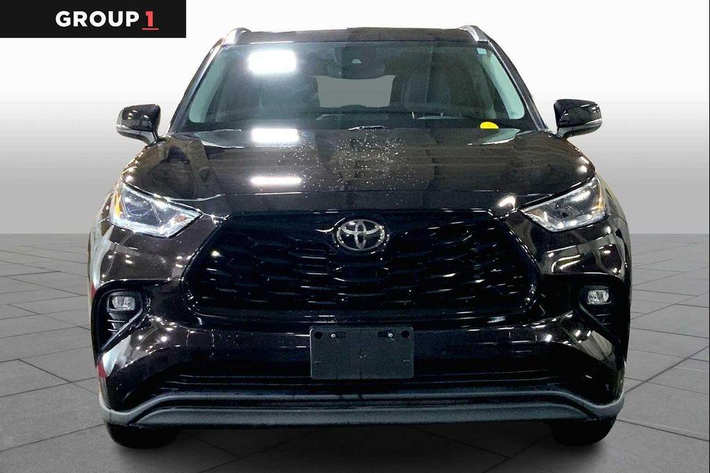 used 2021 Toyota Highlander car, priced at $34,377