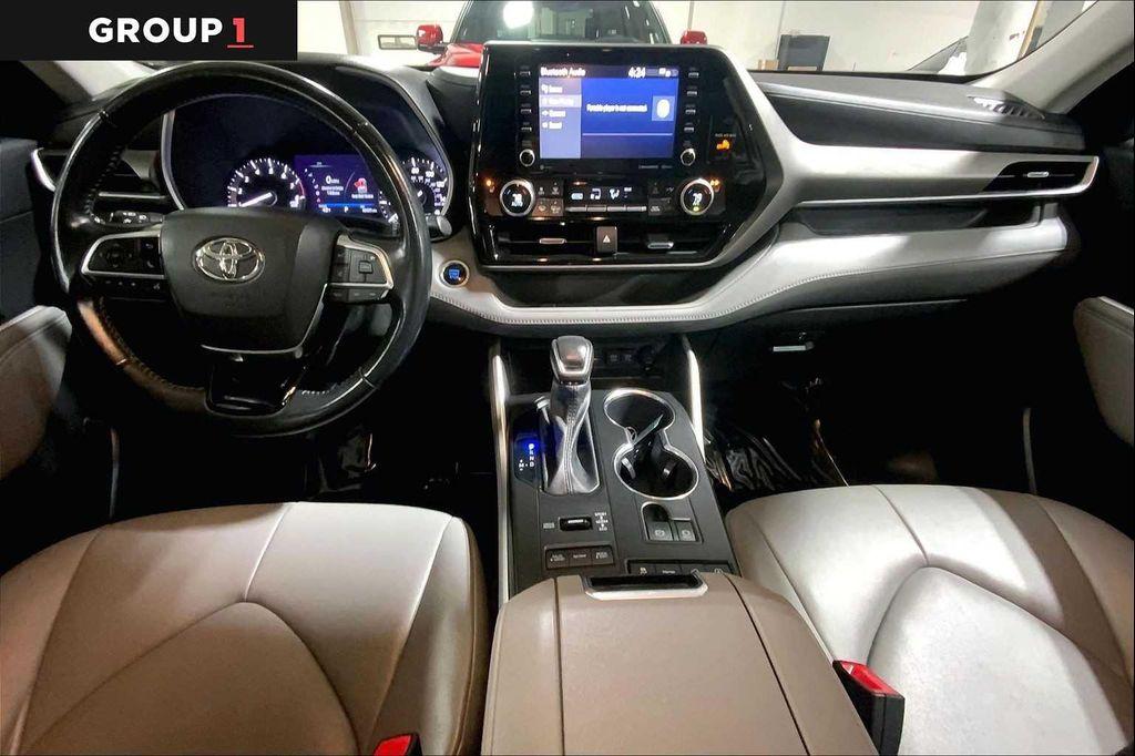 used 2021 Toyota Highlander car, priced at $34,377