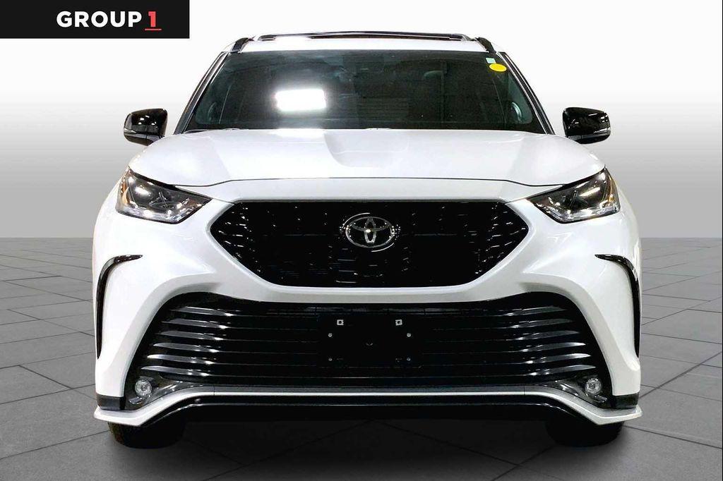 used 2025 Toyota Highlander car, priced at $49,997