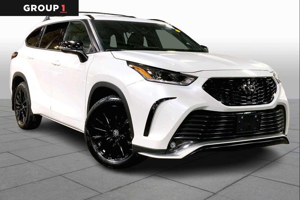 used 2025 Toyota Highlander car, priced at $49,997