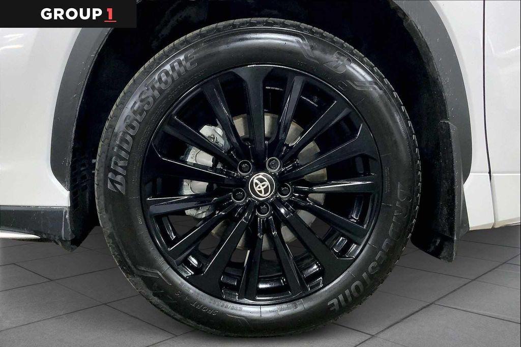 used 2025 Toyota Highlander car, priced at $49,997