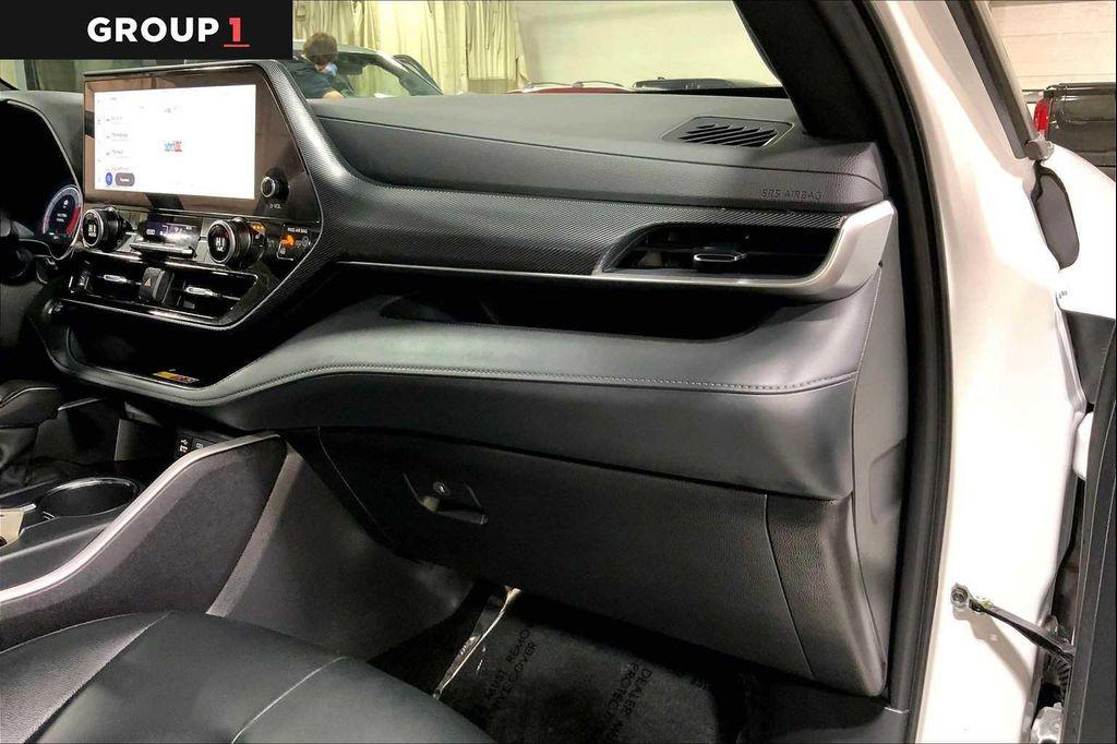 used 2025 Toyota Highlander car, priced at $49,997