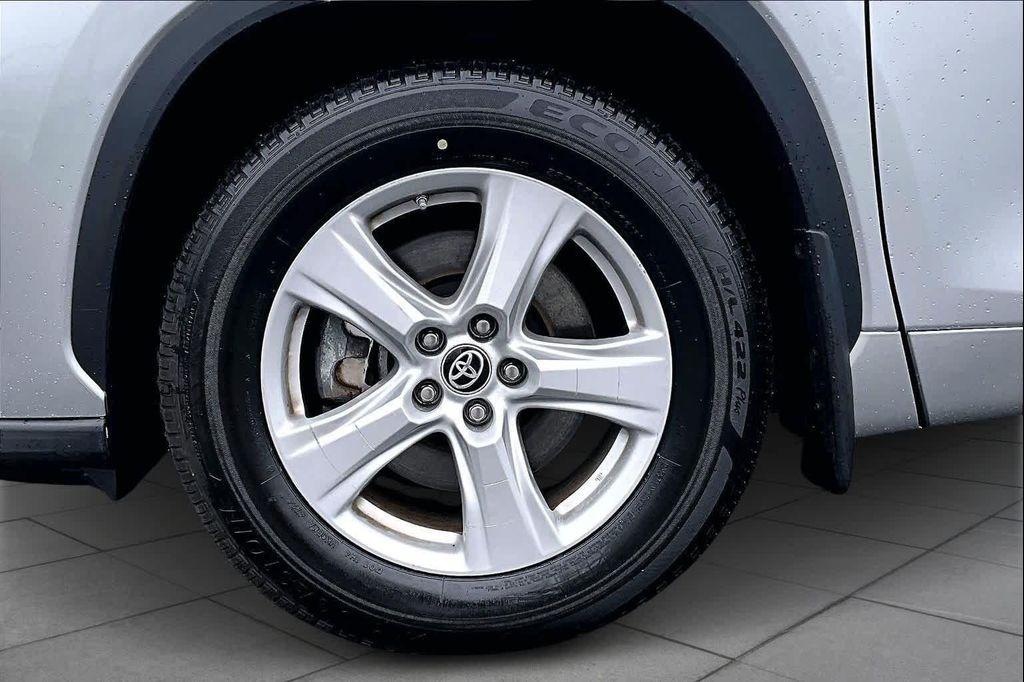 used 2024 Toyota Highlander car, priced at $37,367