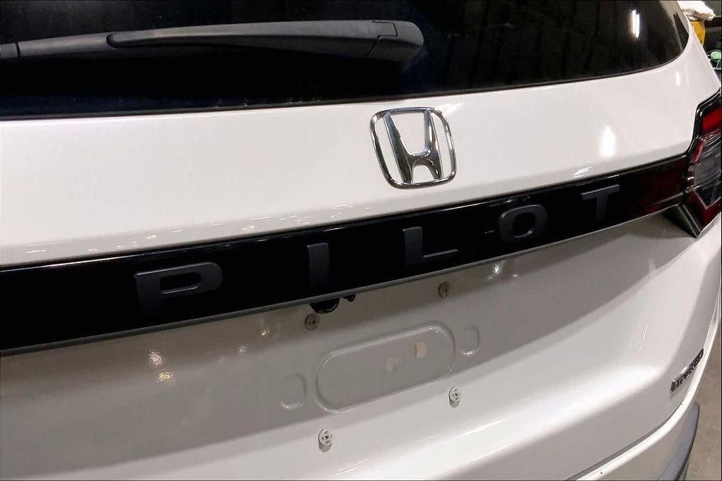used 2023 Honda Pilot car, priced at $31,932