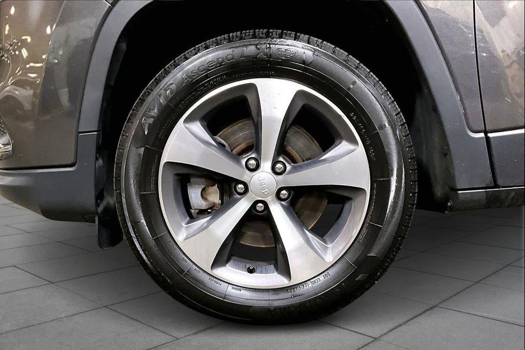 used 2020 Jeep Cherokee car, priced at $19,147