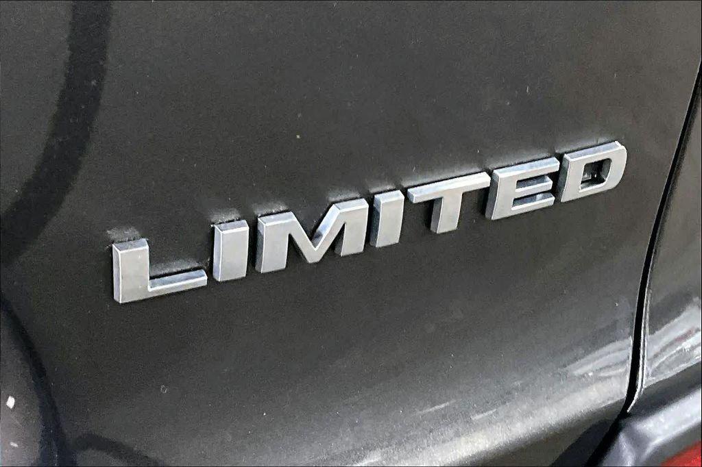 used 2020 Jeep Cherokee car, priced at $19,147