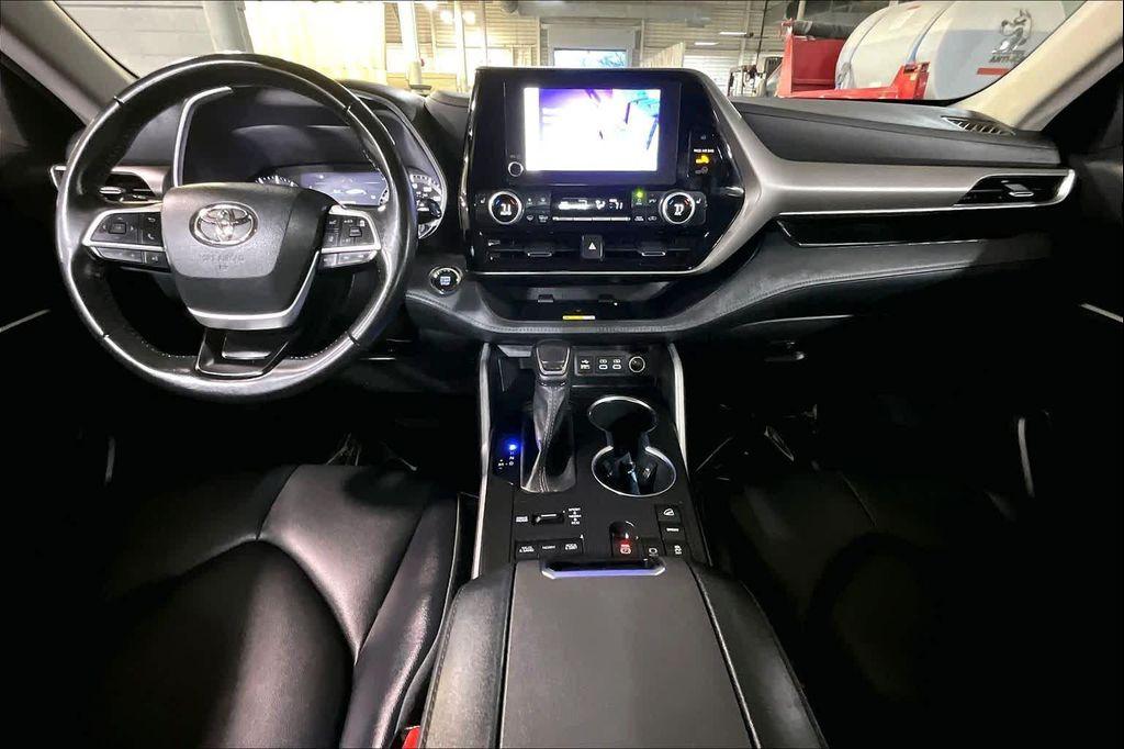 used 2023 Toyota Highlander car, priced at $37,597
