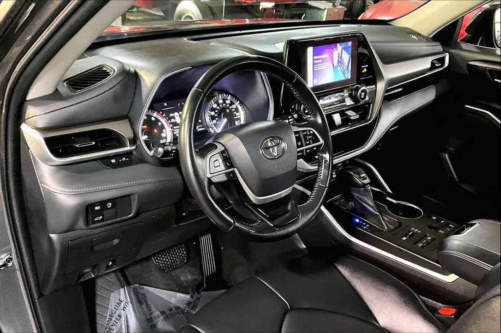 used 2023 Toyota Highlander car, priced at $37,597
