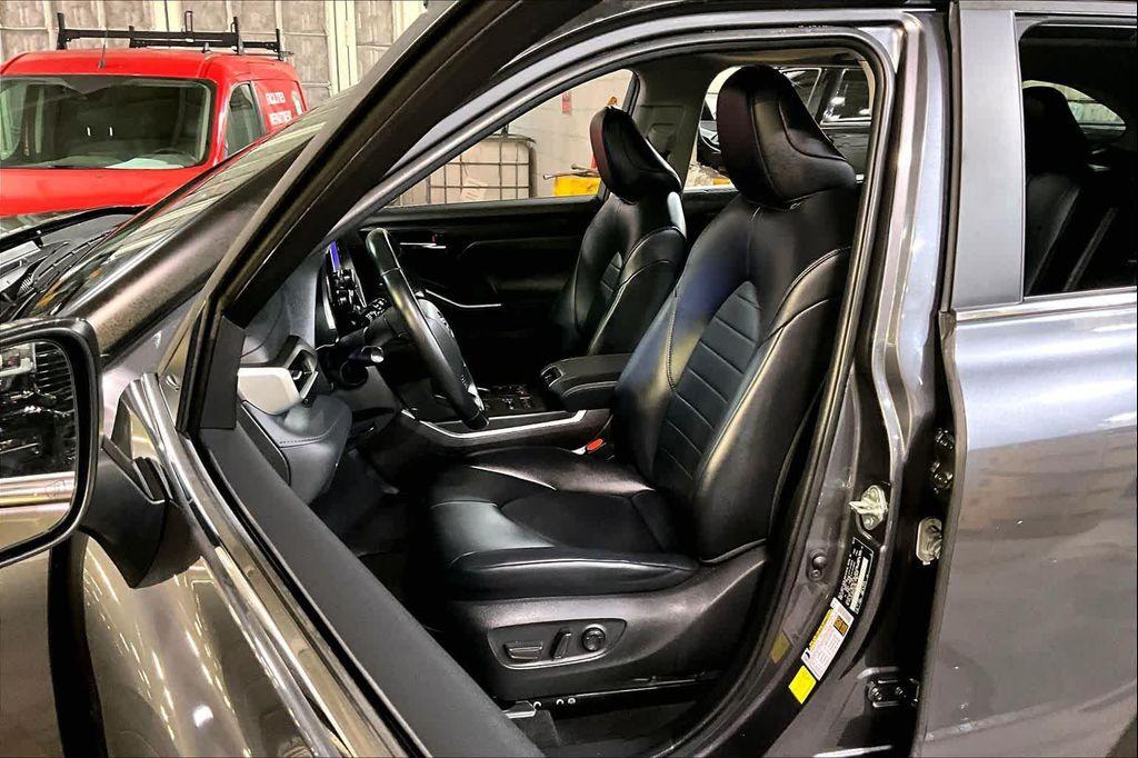 used 2023 Toyota Highlander car, priced at $37,597