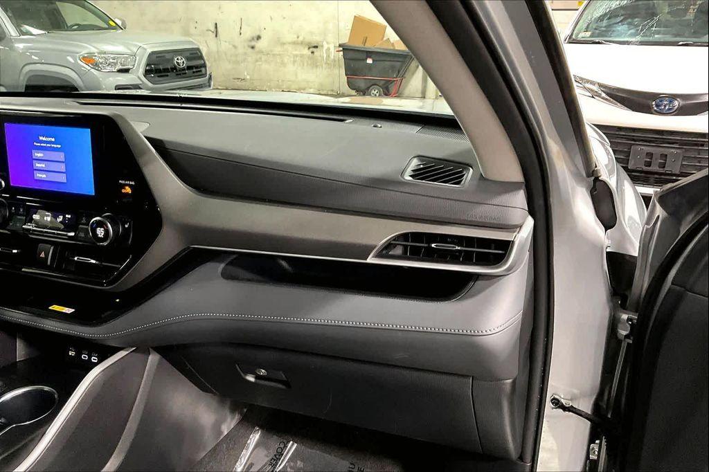 used 2023 Toyota Highlander Hybrid car, priced at $36,092