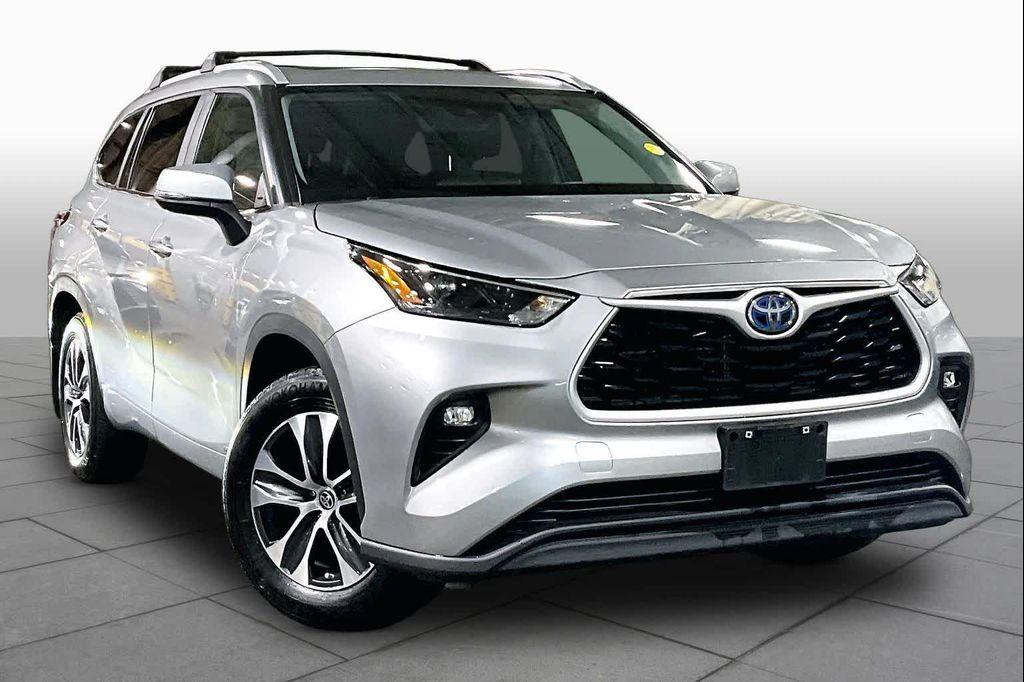 used 2023 Toyota Highlander Hybrid car, priced at $36,092