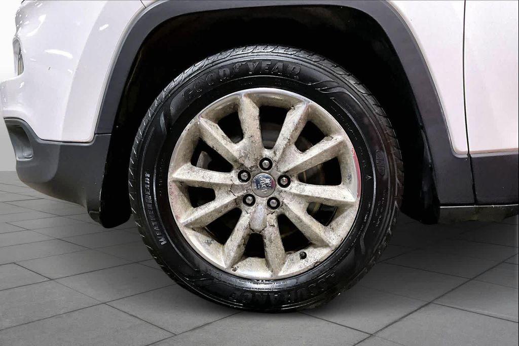 used 2015 Jeep Cherokee car, priced at $12,637