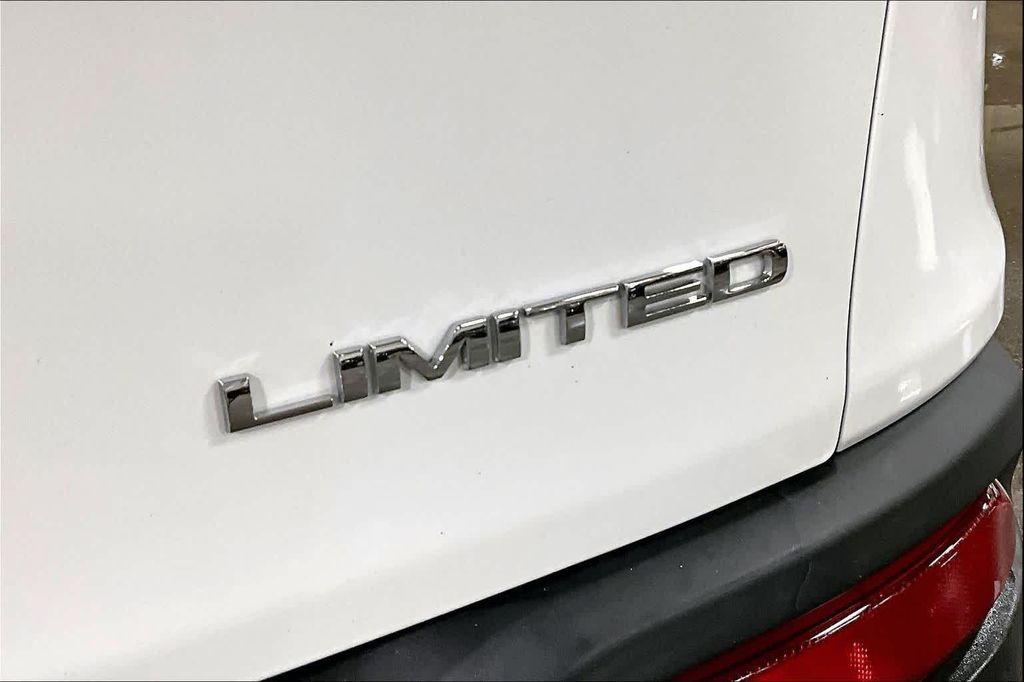 used 2015 Jeep Cherokee car, priced at $12,637