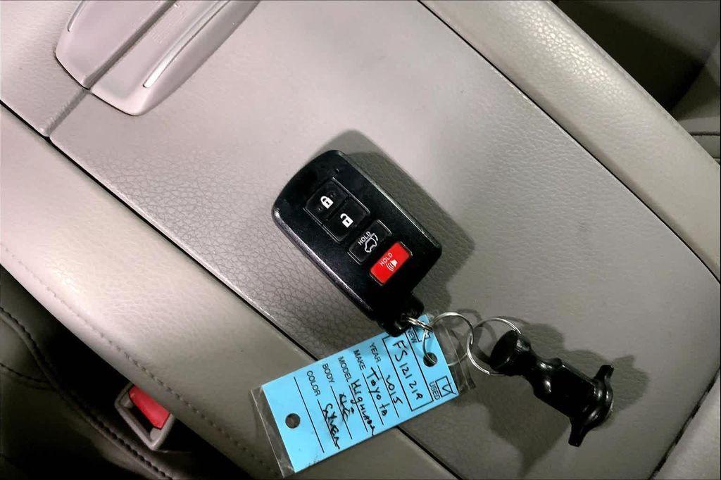 used 2015 Toyota Highlander car, priced at $21,492