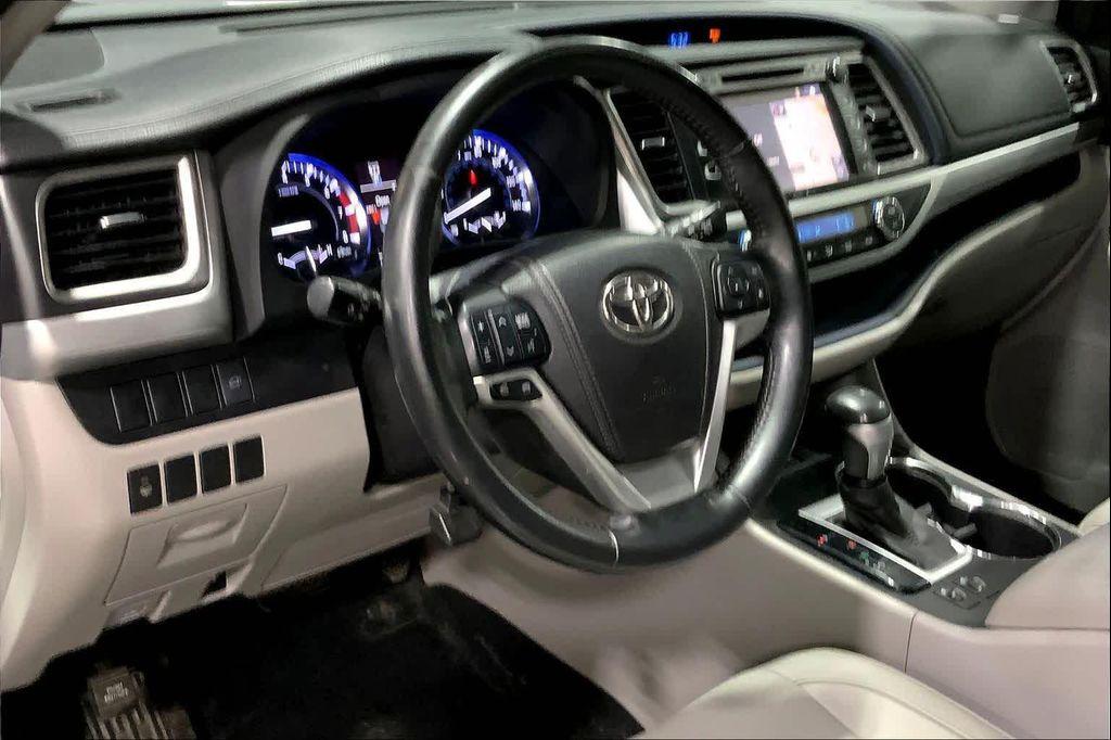 used 2015 Toyota Highlander car, priced at $21,492