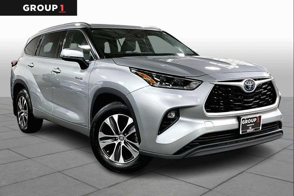 used 2021 Toyota Highlander Hybrid car, priced at $33,997