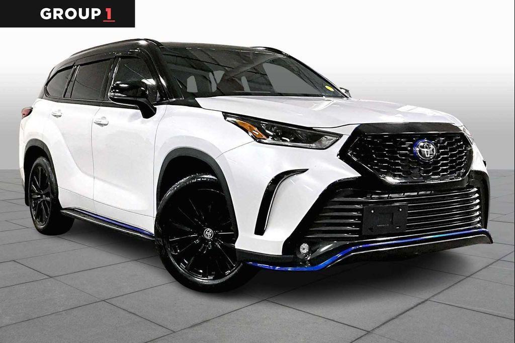 used 2023 Toyota Highlander car, priced at $40,877