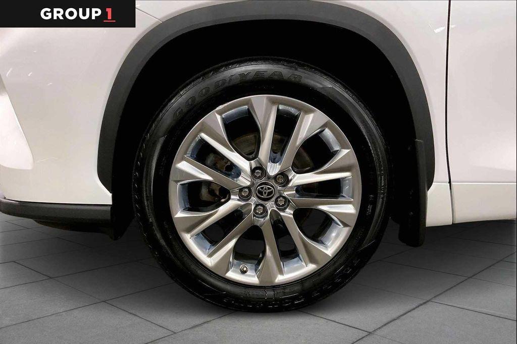 used 2023 Toyota Highlander car, priced at $39,997