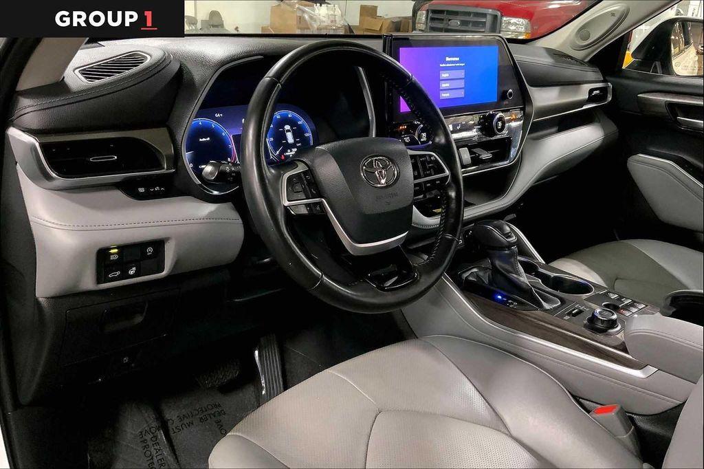 used 2023 Toyota Highlander car, priced at $39,997