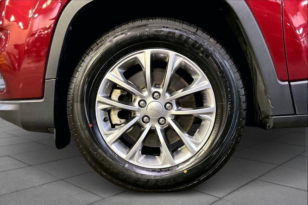 used 2021 Jeep Cherokee car, priced at $20,997