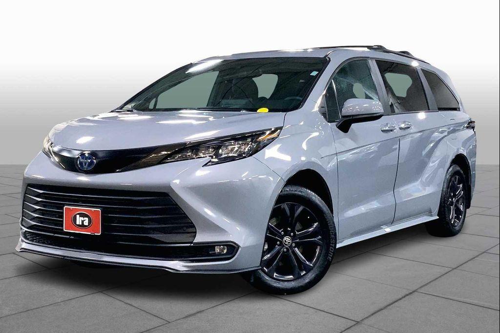 used 2024 Toyota Sienna car, priced at $51,627